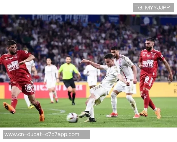 接连2轮绝杀！巴黎3-2十人里昂，内维斯补时封神