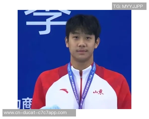 游水首枚金牌，花落张展硕！